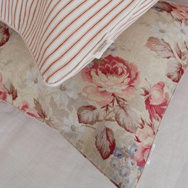 イギリス製花柄クッションカバー【ホークスウィックローズ】