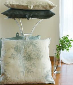 Kate Forman Roses/ハンドル付ツートーンフロアクッション【ローゼスブルー】