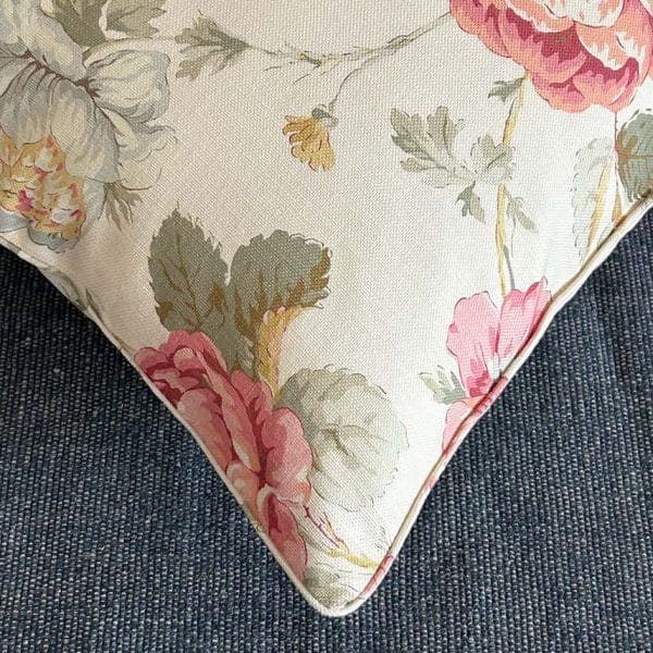 イギリス製花柄フロアクッション【 デイジーティント・デイジークリーム】