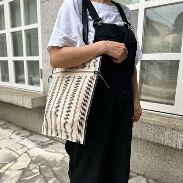 バッグ作家 冨山朋子/本革とリネンの巾着トートバッグ【パトリブラック】