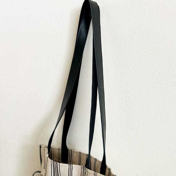 バッグ作家 冨山朋子/本革とリネンの巾着トートバッグ【パトリブラック】