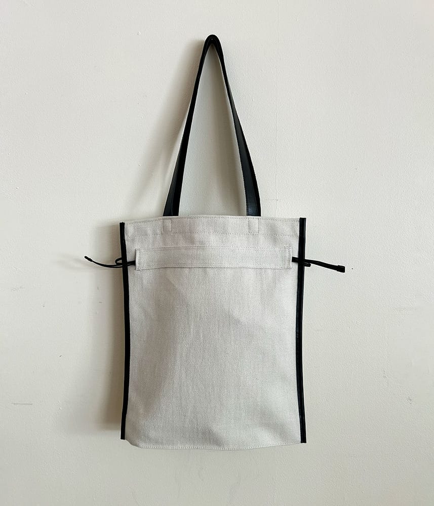 まぁちゃん(巾着トートバッグ) バッグ作家 冨山朋子/本革とリネンの巾着トートバッグ【ホワイト