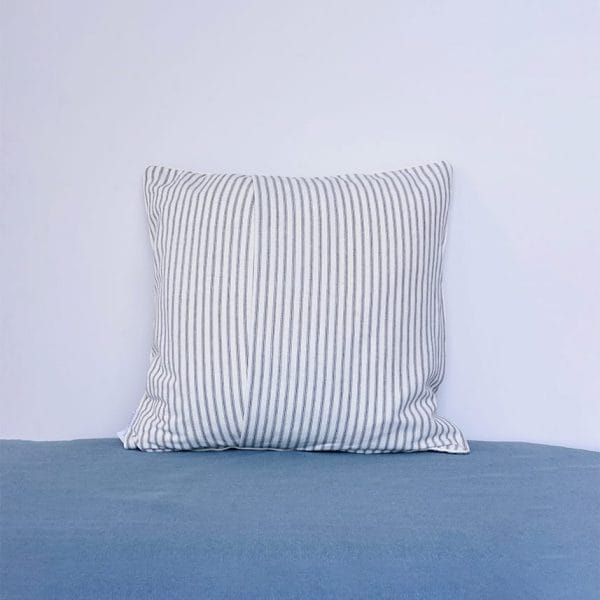 コットン素材ピンストライプ柄クッションカバー【カタリナ】