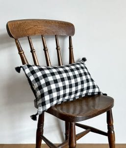 リトアニアリネン タッセル付きスモールクッション【ギンガムチェック】