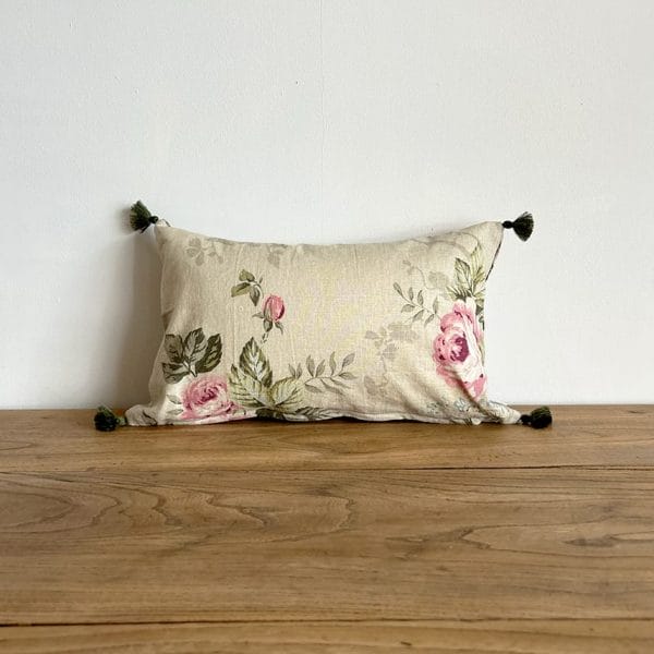 英国花柄 タッセル付きスモールクッション 【フローラルⅧ】