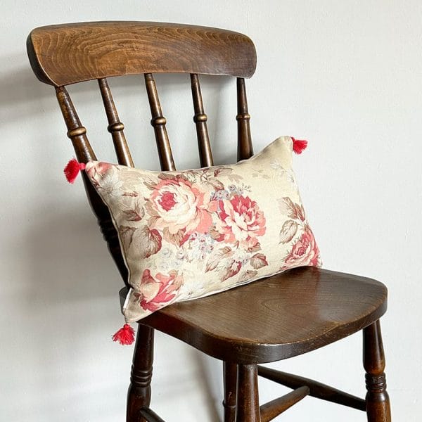 英国花柄 タッセル付きスモールクッション 【ホークスウィックローズ】