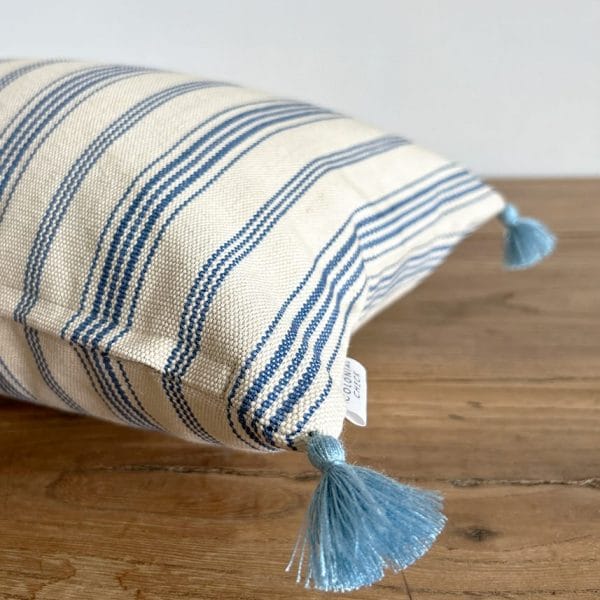 コットン素材 タッセル付きスモールクッション【パトリブルー】