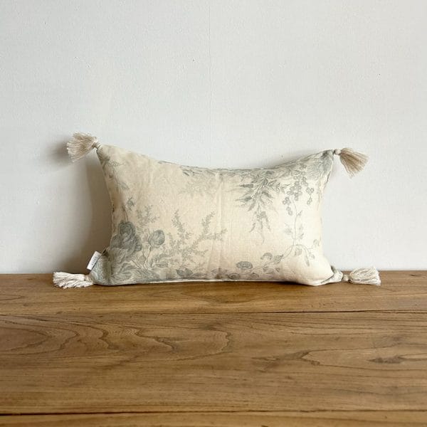 英国花柄 タッセル付きスモールクッション 【ローゼスブルー】