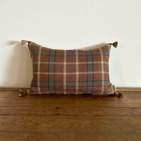 ベルギーリネン タッセル付きスモールクッション【プレイドモカ】