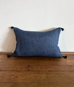 リトアニアリネン タッセル付きスモールクッション【ティッキングネイビー】