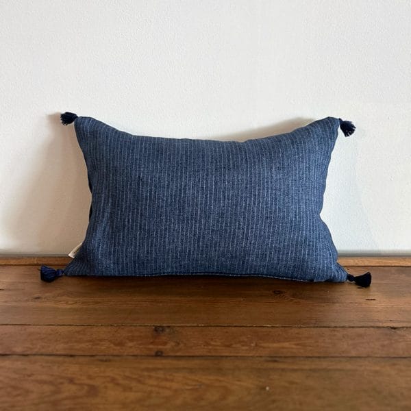リトアニアリネン タッセル付きスモールクッション【ティッキングネイビー】