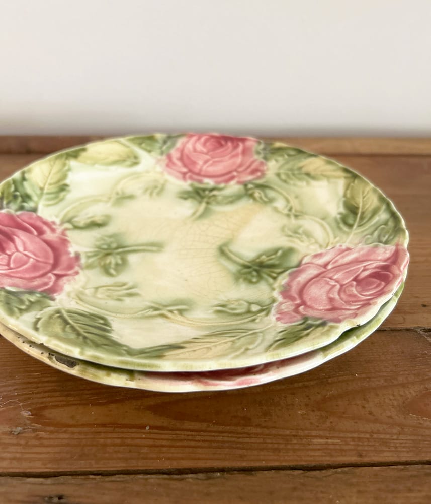 極美品　バラ柄 のアンティークプレート(2枚セット)フランス製 極美品 バラ柄 のアンティークプレート(2枚セット)フランス製 極