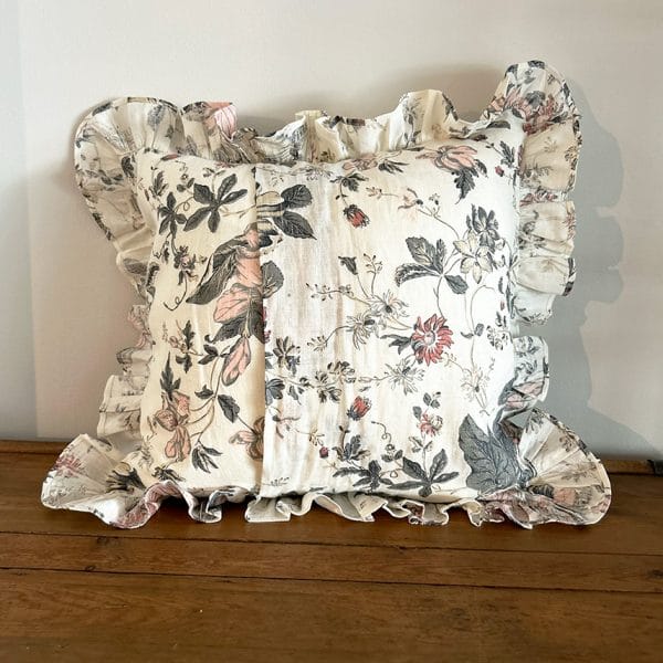 リネンフリルクッションカバー【フローラルホワイト】