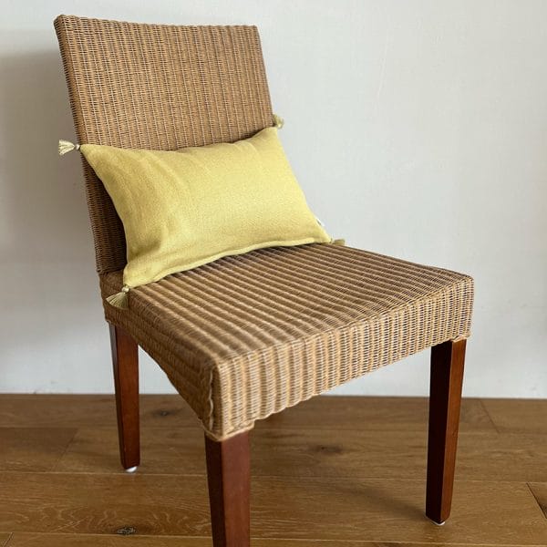 ベルギーリネン タッセル付きスモールクッション【コーンシルク】