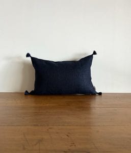 ベルギーリネン タッセル付きスモールクッション【マリンネイビー】