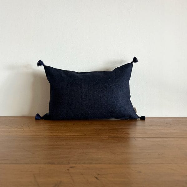 ベルギーリネン タッセル付きスモールクッション【マリンネイビー】
