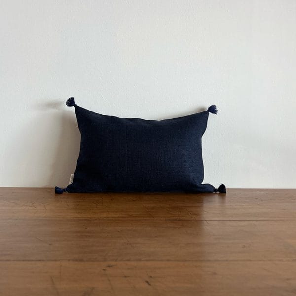 ベルギーリネン タッセル付きスモールクッション【マリンネイビー】