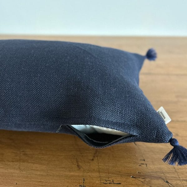 ベルギーリネン タッセル付きスモールクッション【マリンネイビー】